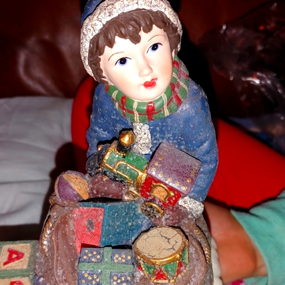 Santa with kids ceramic figures Christmas se VALUE $59.99t - Picture 5 of 8